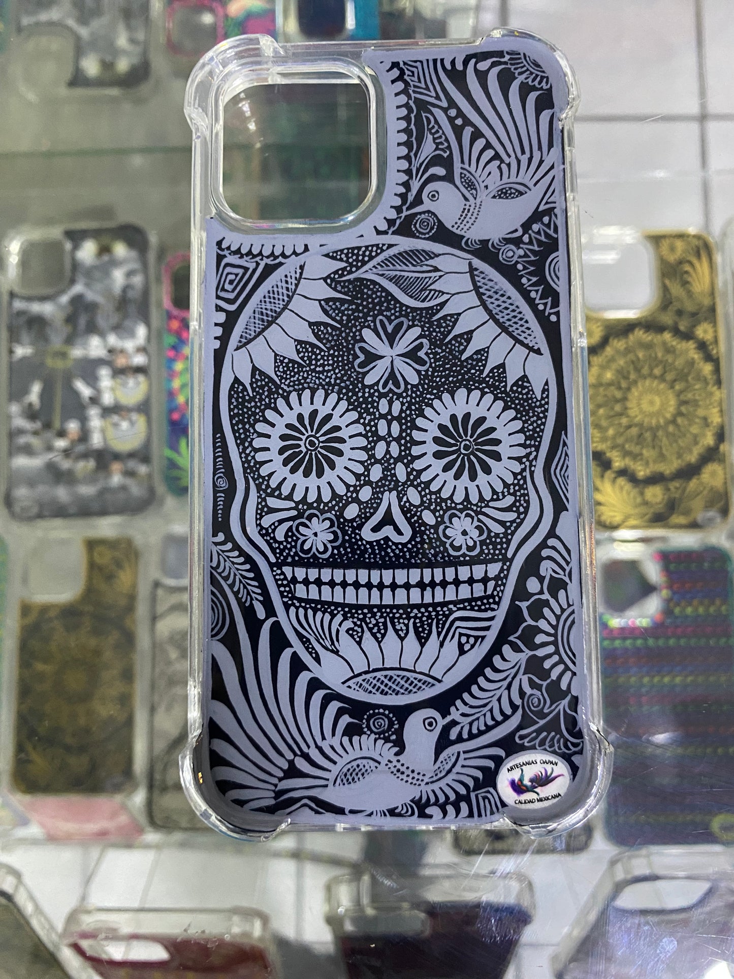 diseño estilo calavera barro negro para iPhone
